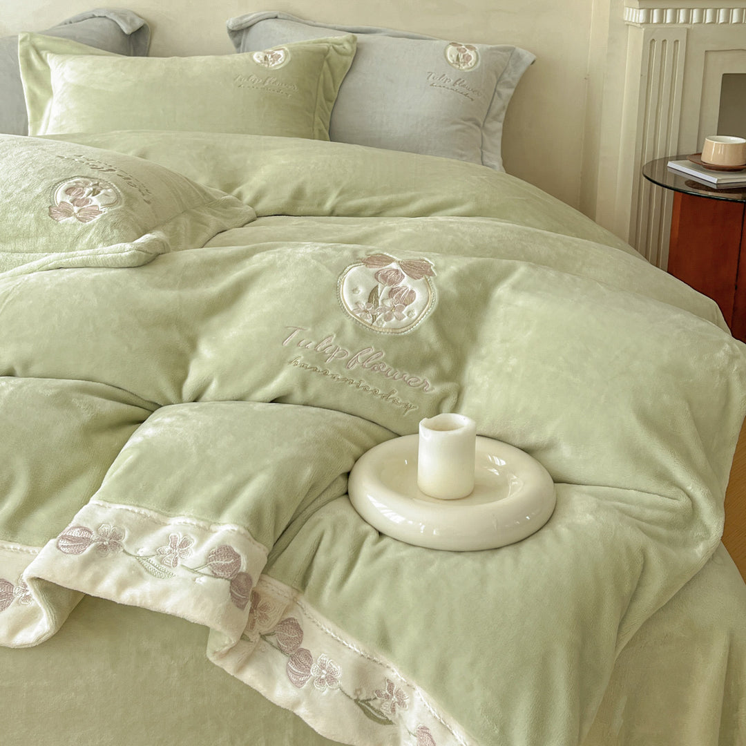 High-quality milk fiber fleece bedding set with embroidery