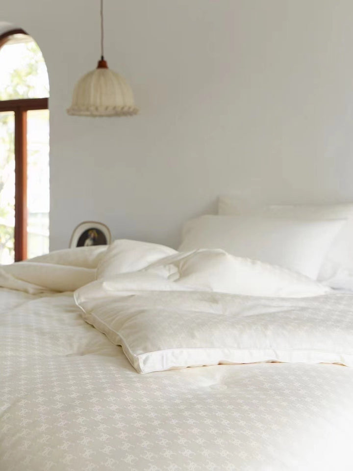Cotton-silk duvet with Jacquard weaving