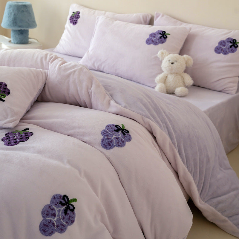 Fluffy bed linen set made of milk fiber fleece for children