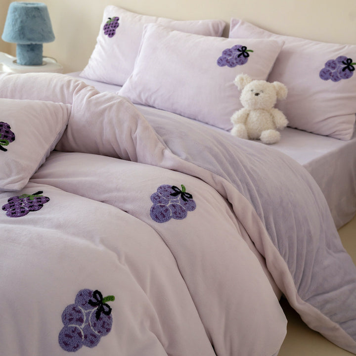 Fluffy bed linen set made of milk fiber fleece for children