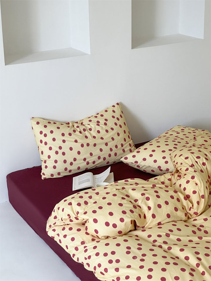 Soft knit bedding set made of cotton with animal motifs