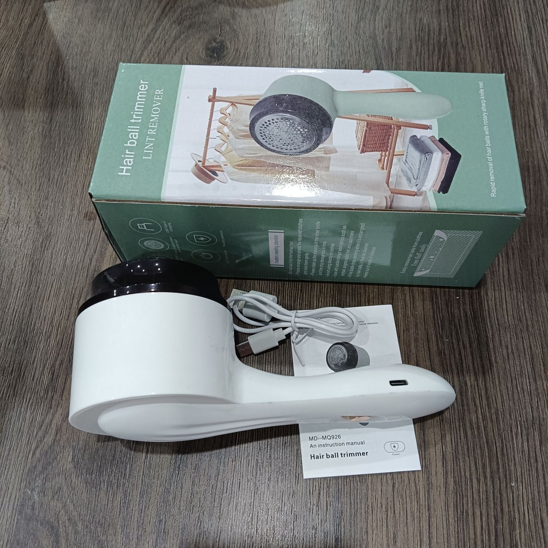 Handy lint remover with battery