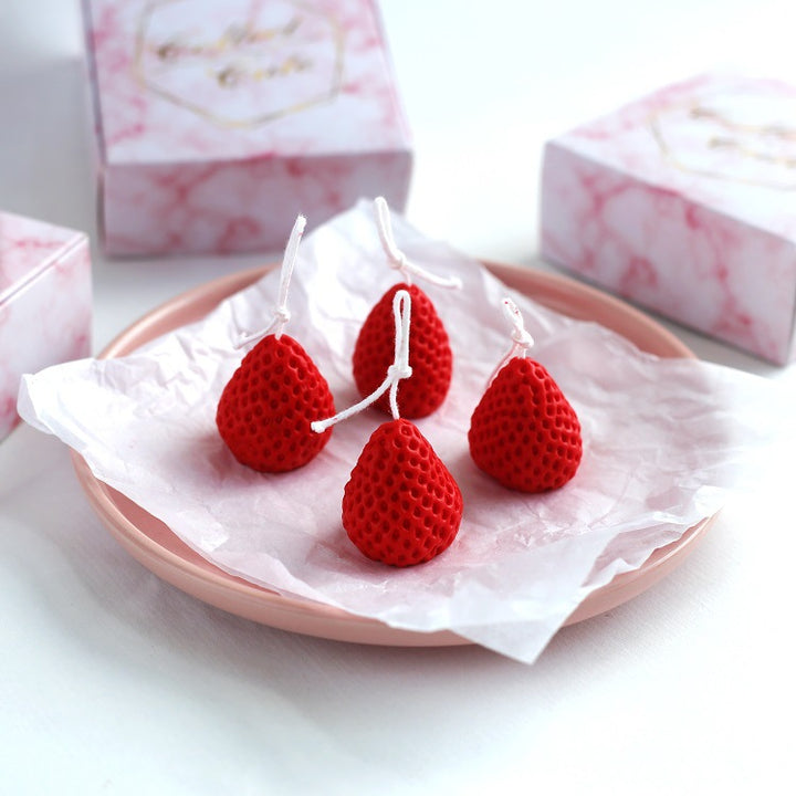 Miniature scented candle strawberry, 2.6 × 3.5 cm