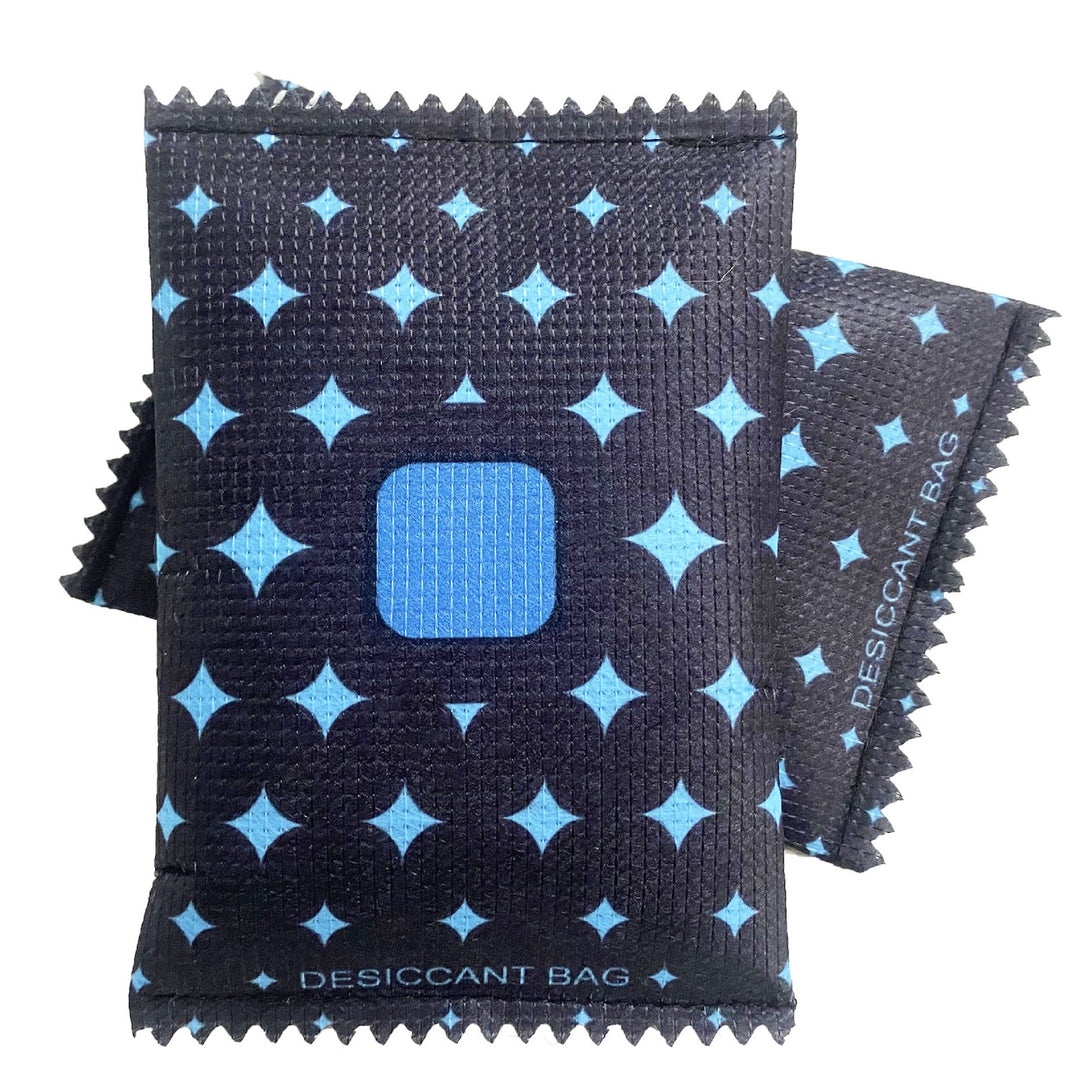 Reusable dehumidifying bag with color-changing silica gel