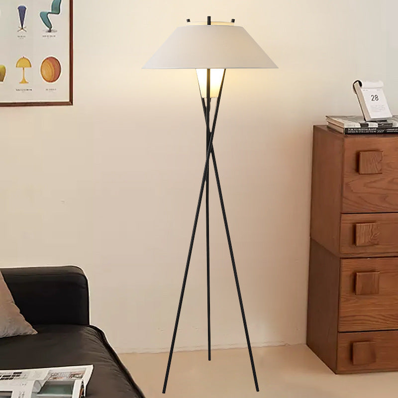 Full-spectrum designer lamp for living and working areas