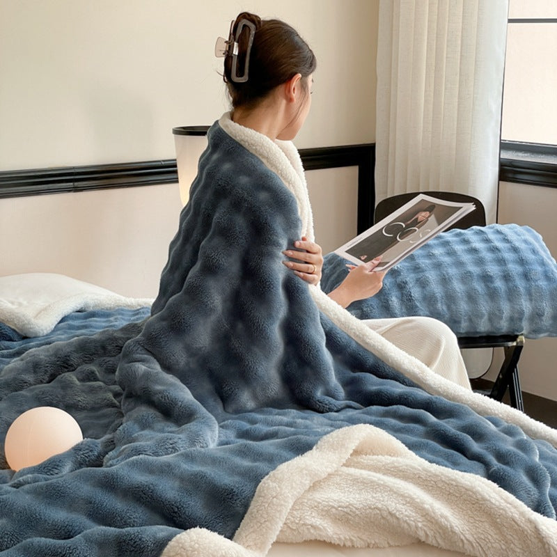 Double-layer blanket made of rabbit fur imitation, warm and fluffy
