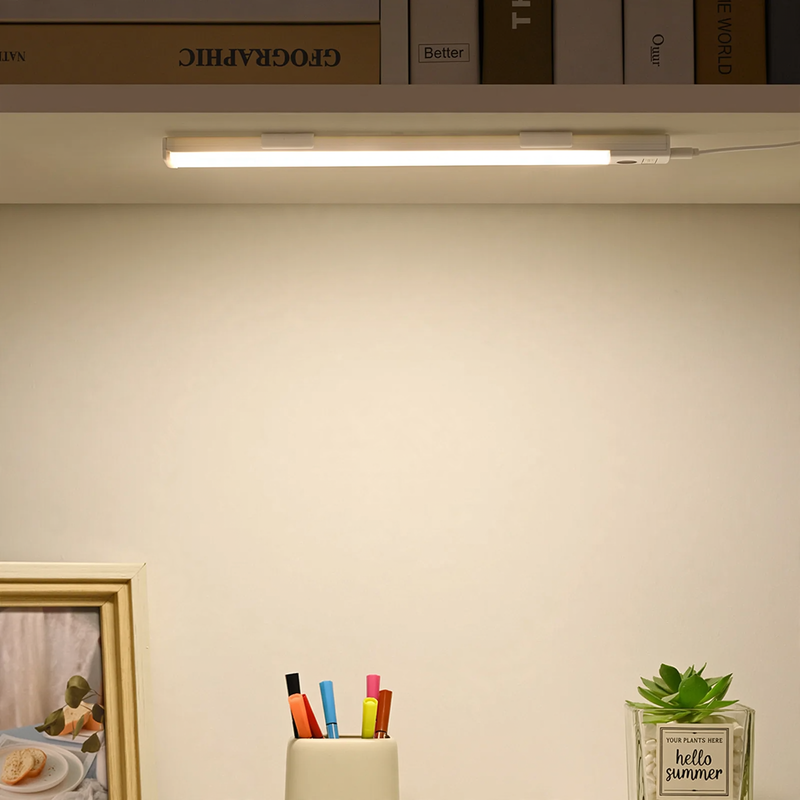 Full-spectrum LED light bar for desk and dormitory