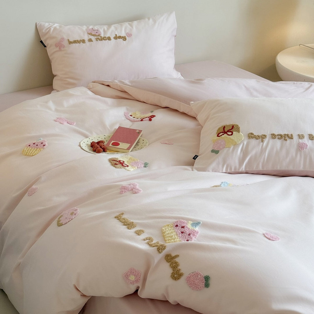 Cotton bedding set with cartoon design for girls