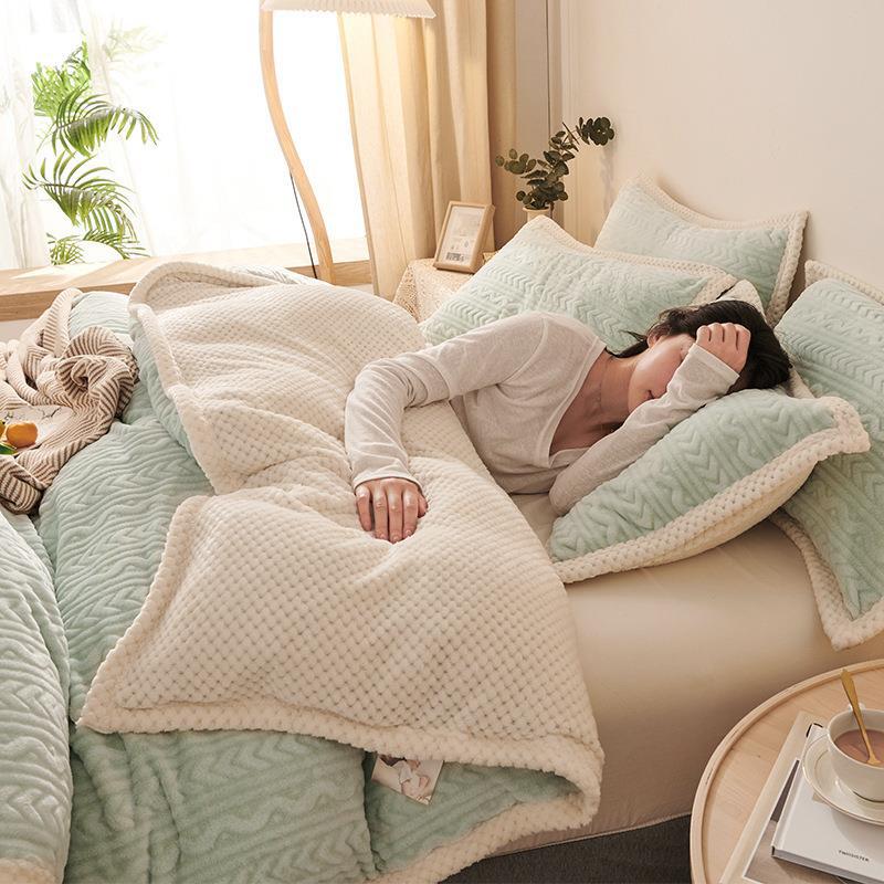 Solid Color Flannel Throw Blanket, warming for Autumn and Winter