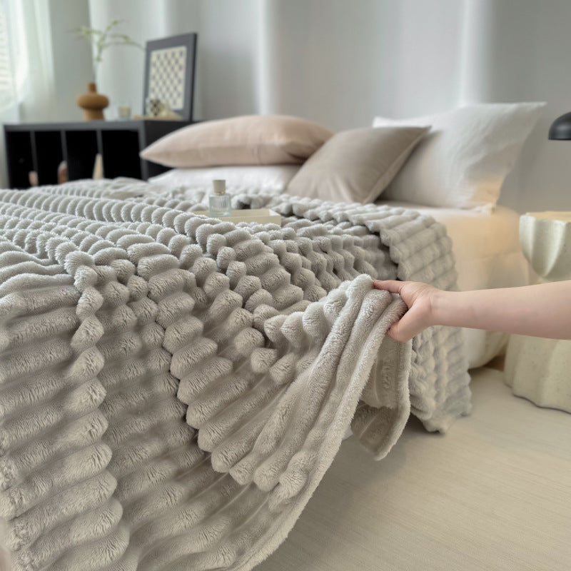 Luxurious flannel blanket made of rabbit fur imitation