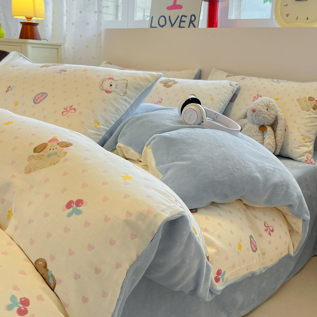 Winter bedding made of milk fiber fleece with playful patterns