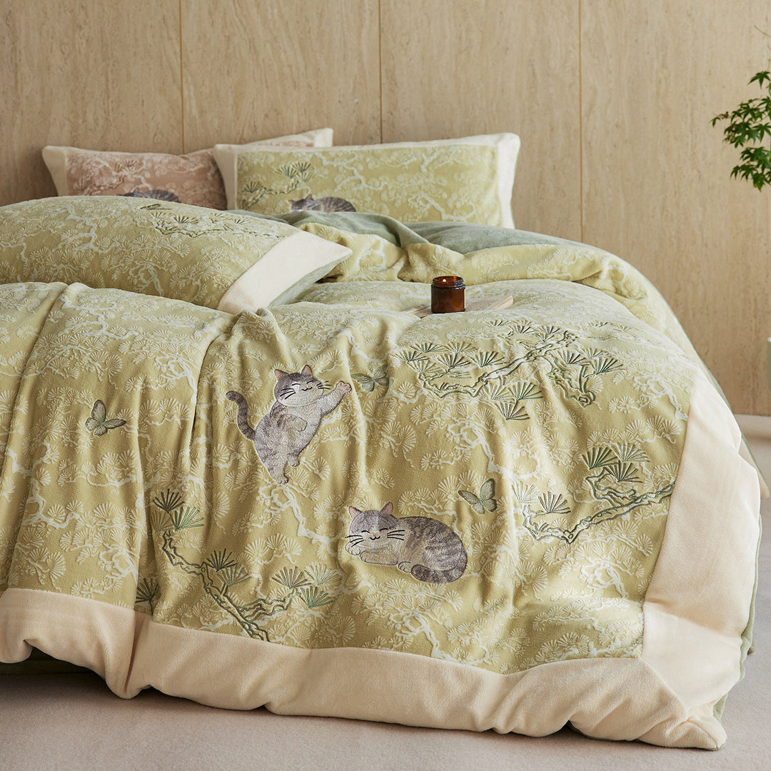 Winter bedding set made of milk fiber fleece, embroidered
