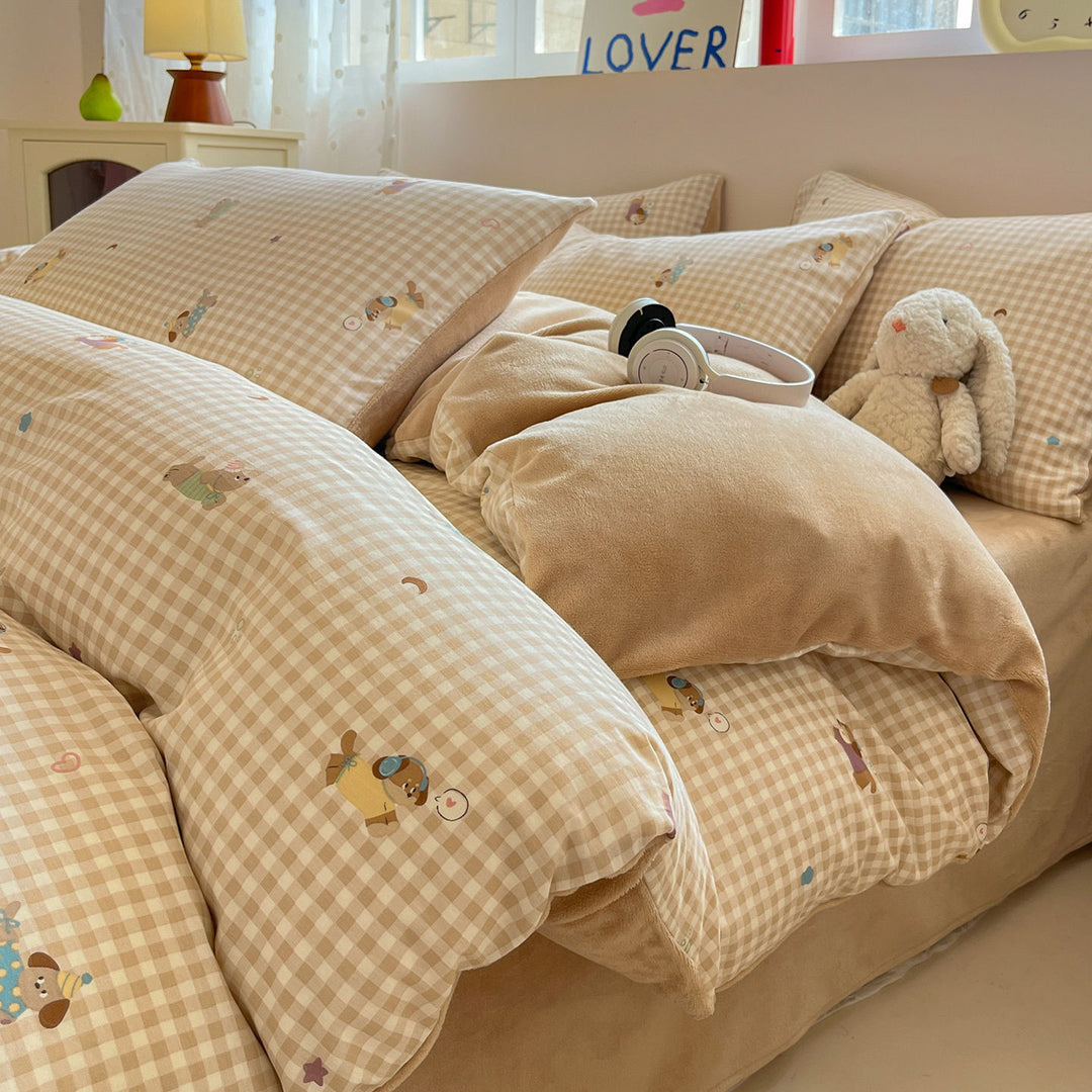 Winter bedding made of milk fiber fleece with playful patterns