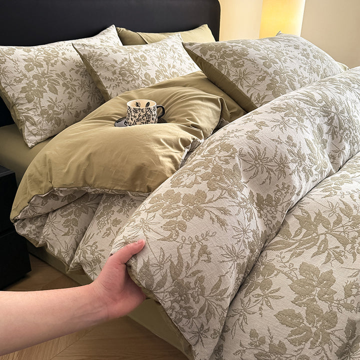 Bedding set made of three-layer cotton muslin