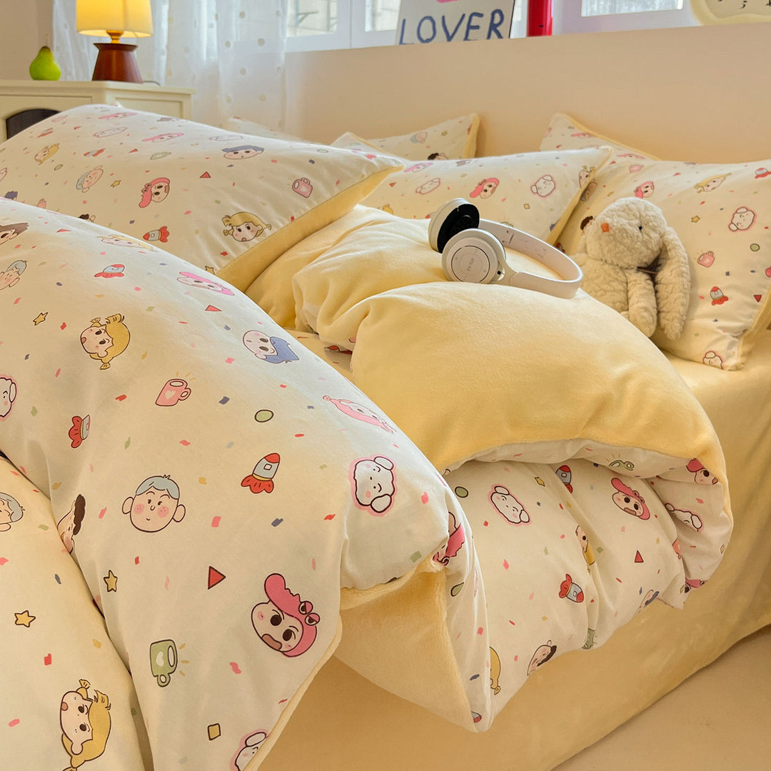 Winter bedding made of milk fiber fleece with playful patterns