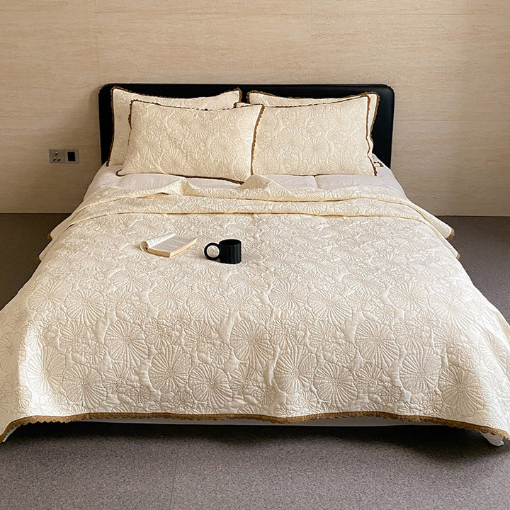 Cotton bedspread, quilted, with floral pattern