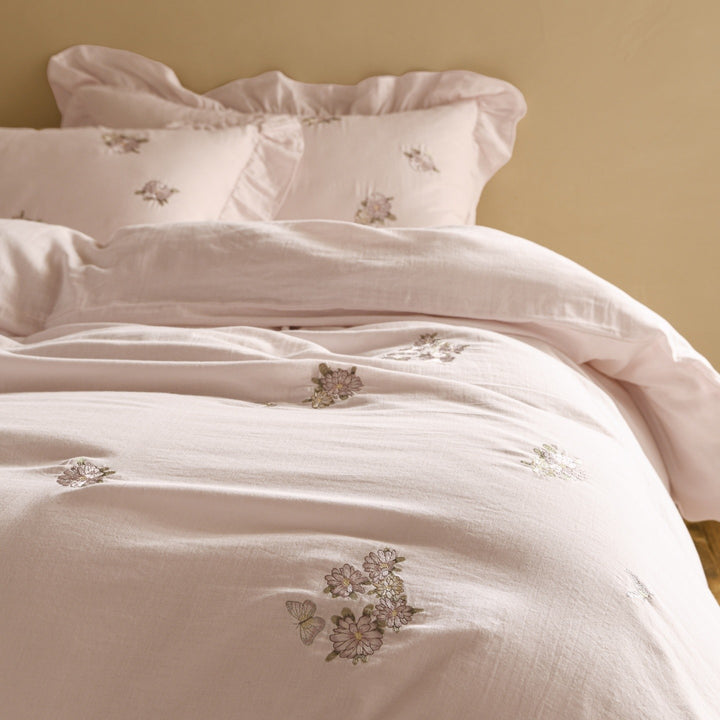 Bedding set made of double-layer cotton muslin with embroidery