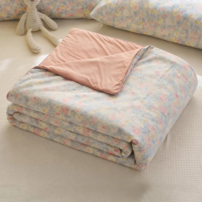 Summer lightweight cooling blanket with cooling fibers