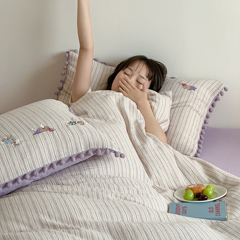 Cotton bedding set with pompom trim