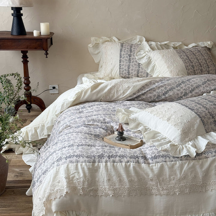 Cotton bed linen set, floral, with lace trim