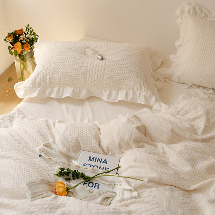 Winter bedding set made of milk fleece with ruffled edge