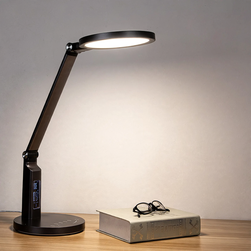 Full spectrum desk lamp for students
