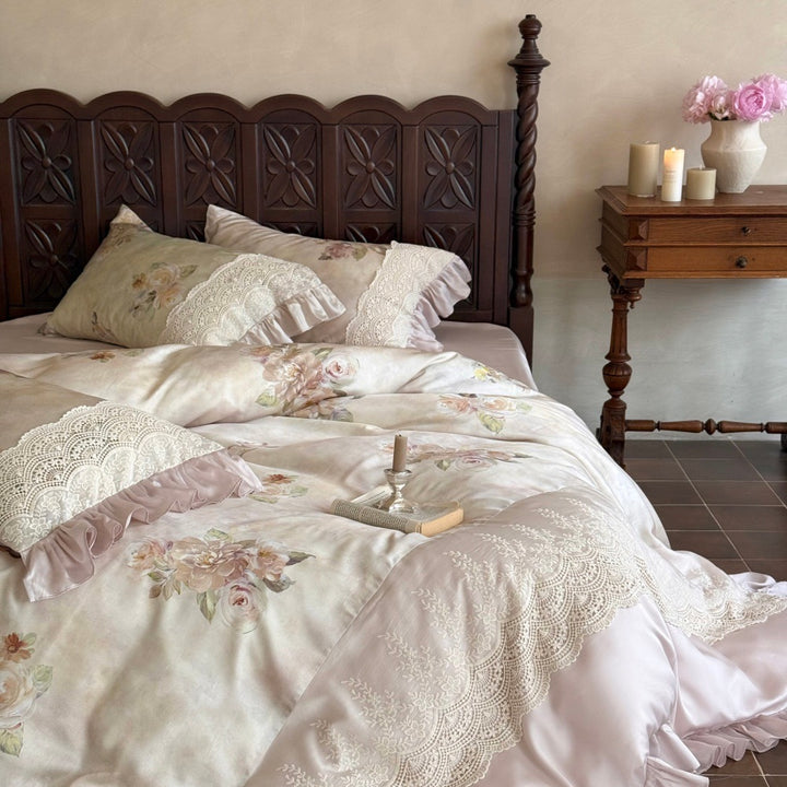 Bedding set made of long-staple cotton with lace trim