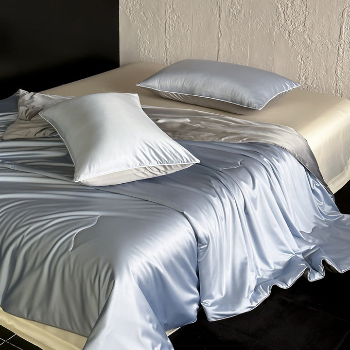 Silk summer duvet with mulberry silk filling