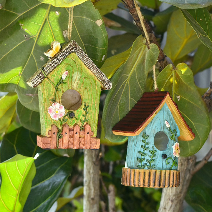 Decorative birdhouse made of resin for the wall