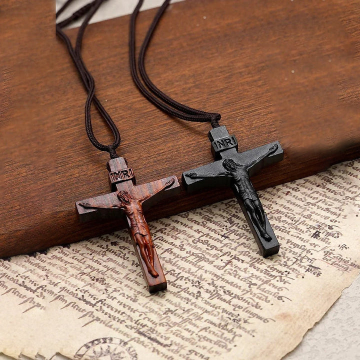 Stornfield | Pendentif Croix de Jésus en Bois