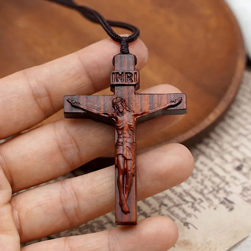 Stornfield | Pendentif Croix de Jésus en Bois