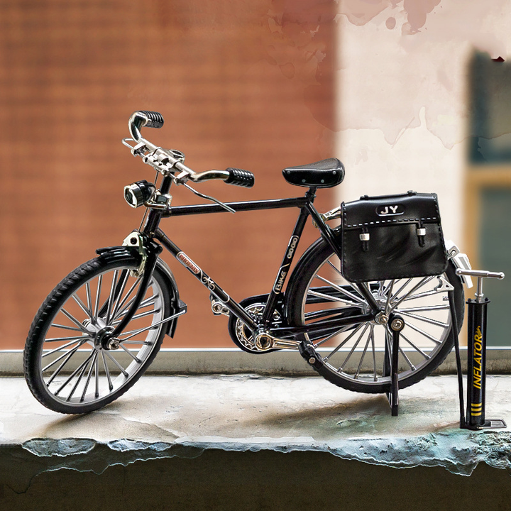 Retro Bicycle Model Ornament | Stornfield