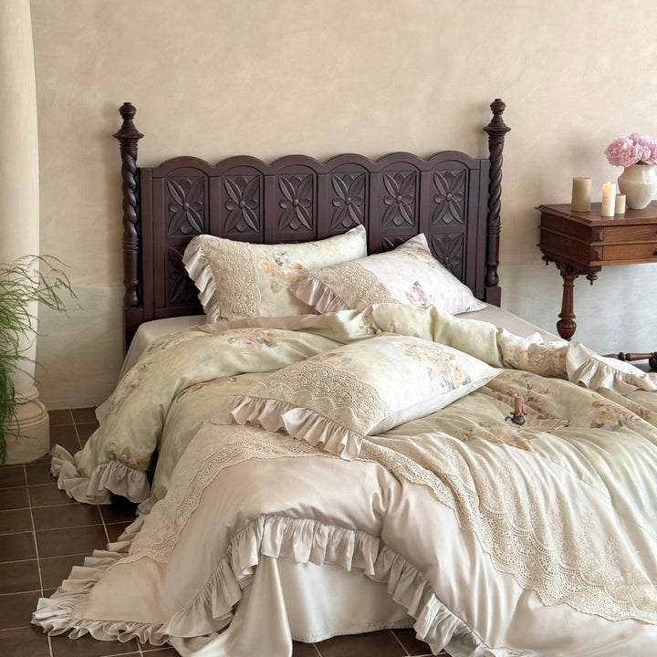 Bedding set made of long-staple cotton with lace trim