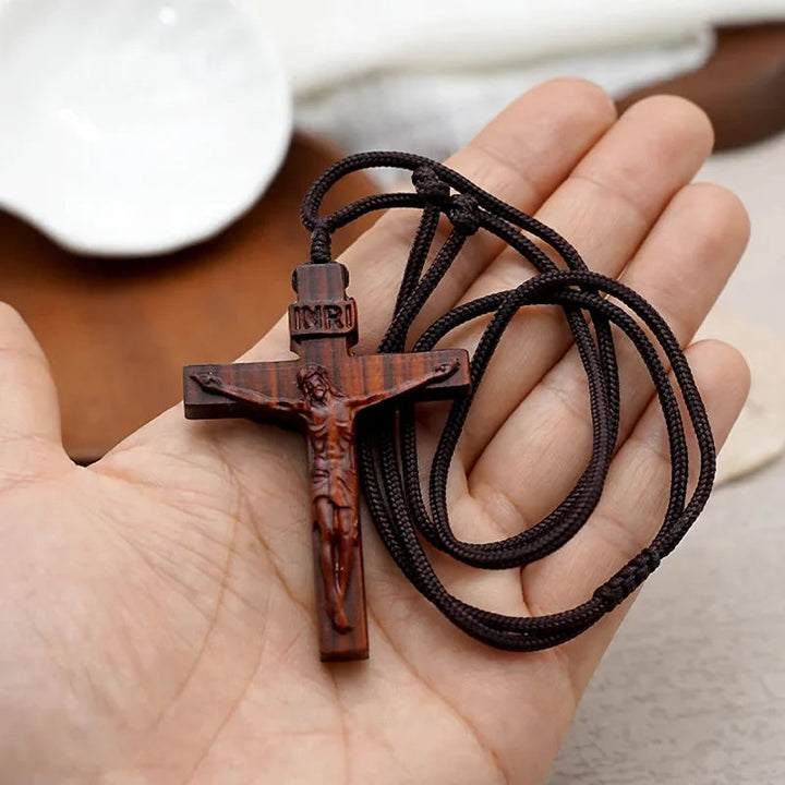 Stornfield | Pendentif Croix de Jésus en Bois