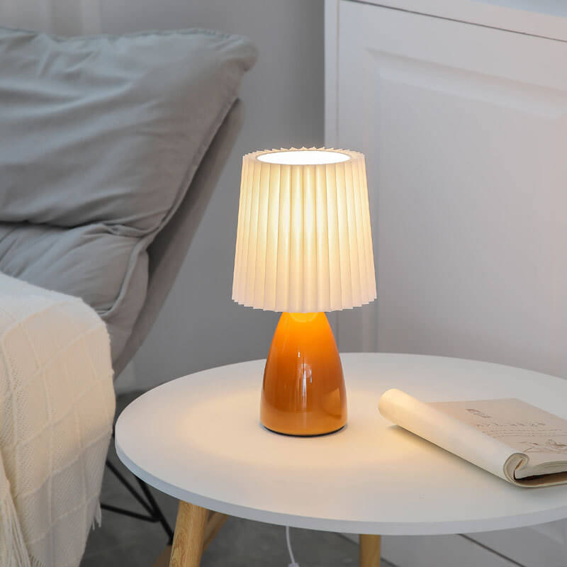 Stornfield | Lampe de table rétro scandinave avec abat-jour plissé et base en verre