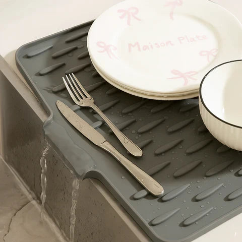 FlexiDry Silicone Drying Mat – Heat Resistant, Non-Slip & Space-Saving Design | Stornfield