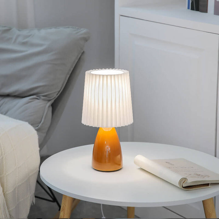 Stornfield | Lampe de table rétro scandinave avec abat-jour plissé et base en verre
