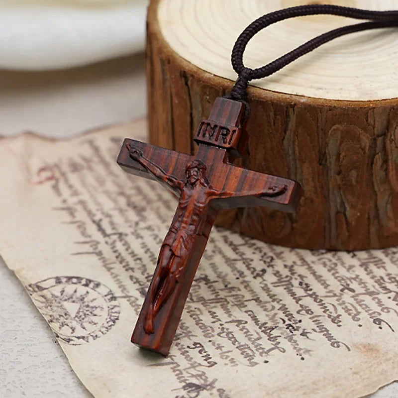 Stornfield | Pendentif Croix de Jésus en Bois