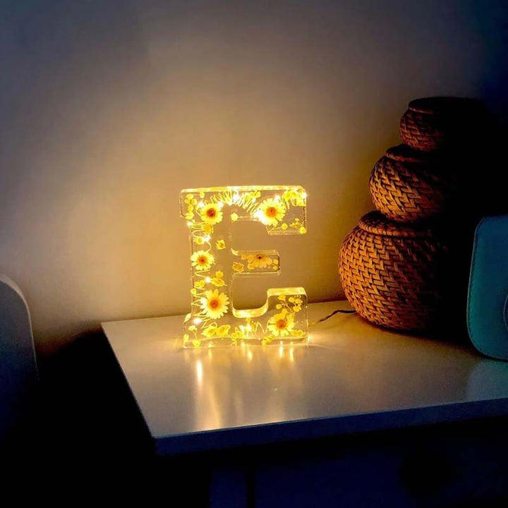 Harz-Flower-Night Light | LED-Decorative Lamp in Letter Shape