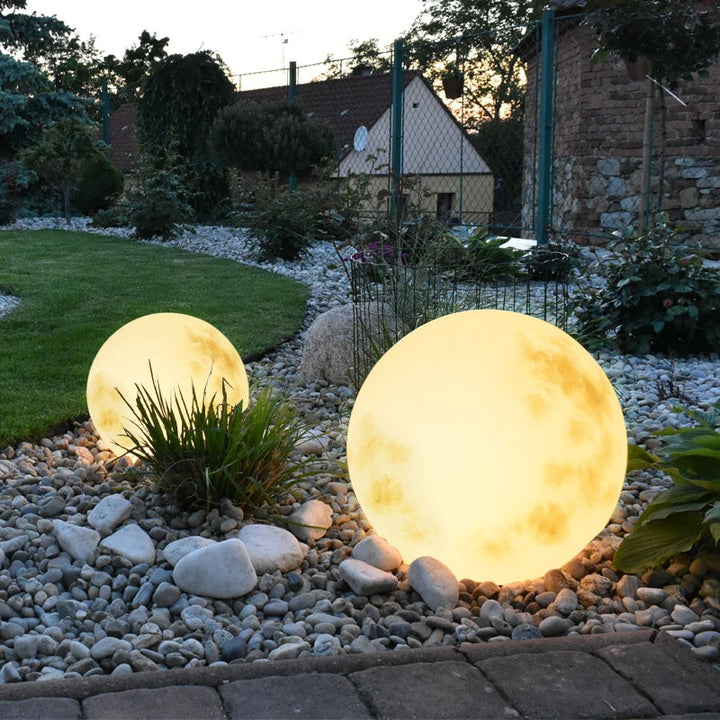 Stornfield | Moon-shaped garden lamp