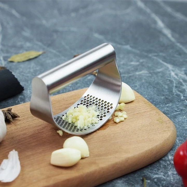Manual stainless steel garlic press | Stornfield