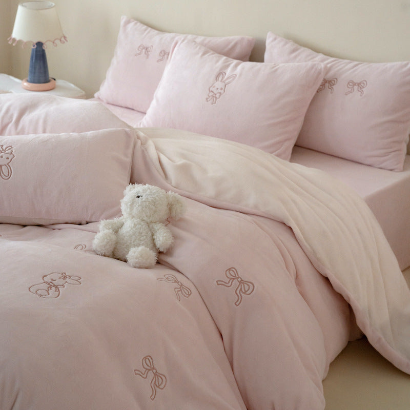 Fluffy bed linen set made of milk fiber fleece for children