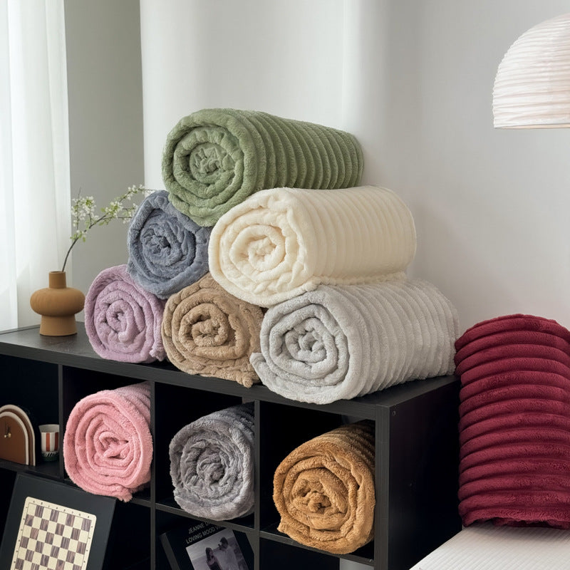 Luxurious flannel blanket made of rabbit fur imitation