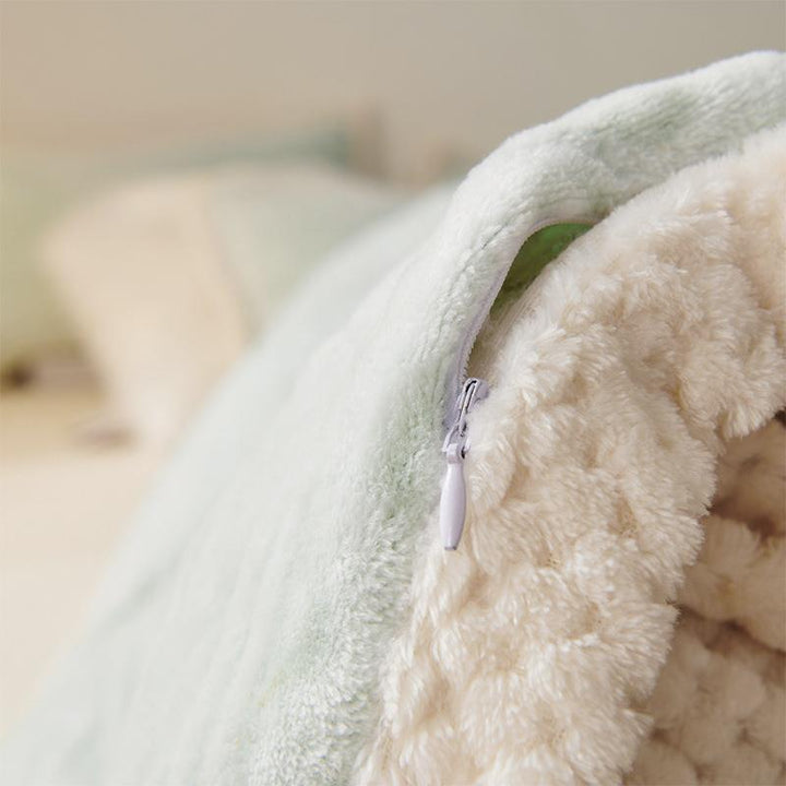 Solid Color Flannel Throw Blanket, warming for Autumn and Winter