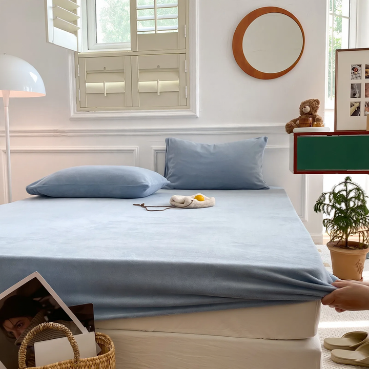 Fitted sheet made of milk fiber fleece, Nordic style