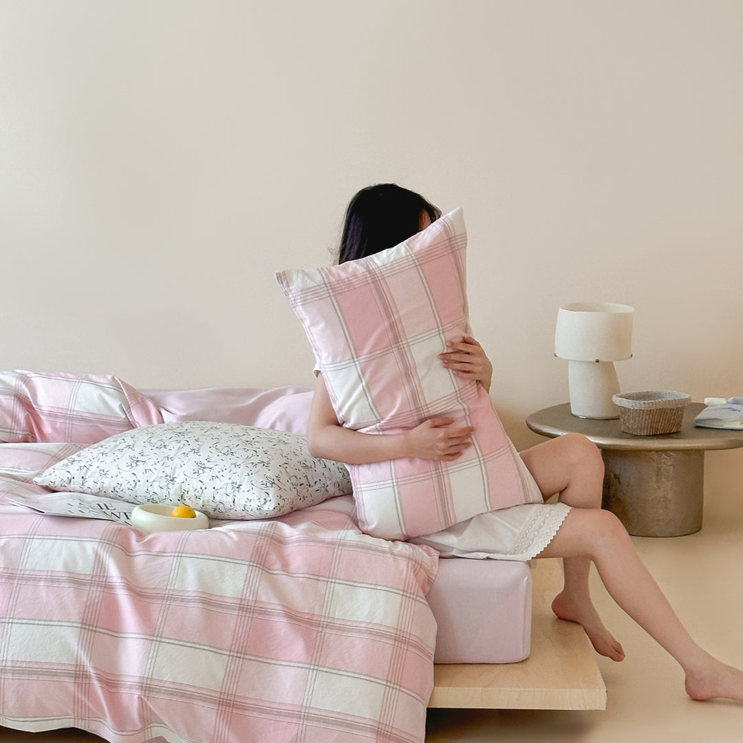 Cotton bedding set with check pattern