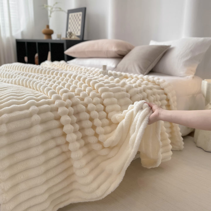 Luxurious flannel blanket made of rabbit fur imitation