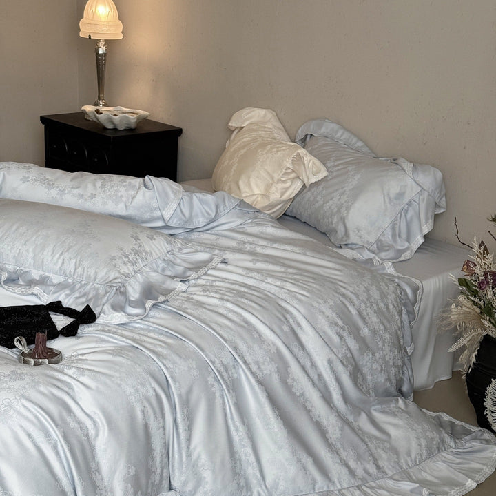 Cotton bedding set with jacquard weaving and frills