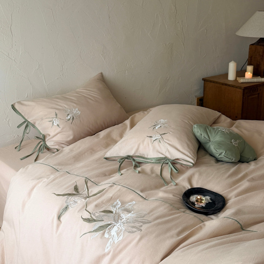 Embroidered cotton-linen bedding set with bows