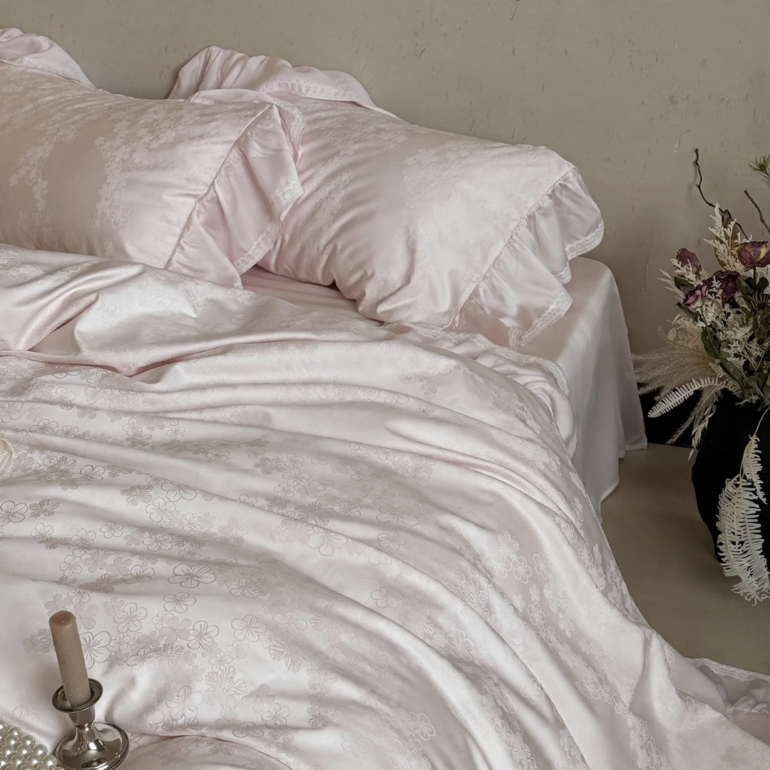 Cotton bedding set with jacquard weaving and frills